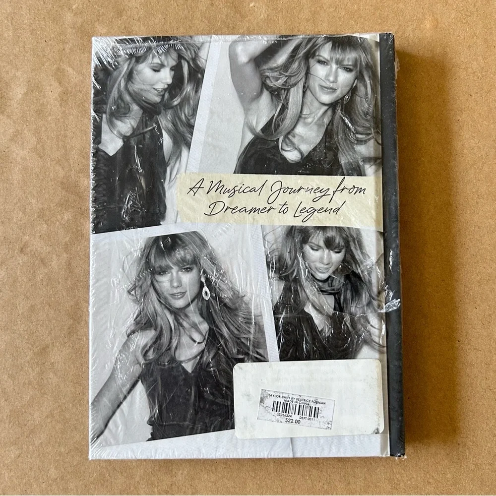 Taylor Swift Collectible Hardcover Book Taylor Swift Spotlight On A Legend Book - Picture 5 of 12